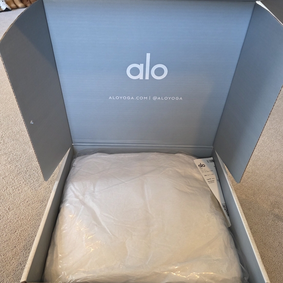 ALO Yoga Ivory Plush Sherpa Jacket - Picture 3 of 4